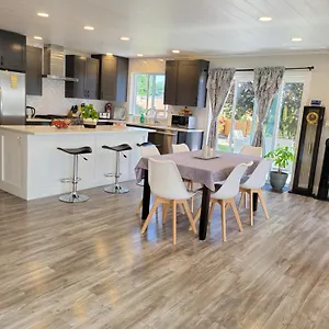 Joyveal's Homey Place Holiday home